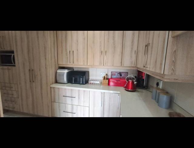 4 BEDROOM HOUSE FOR SALE IN PRETORIA GARDENS